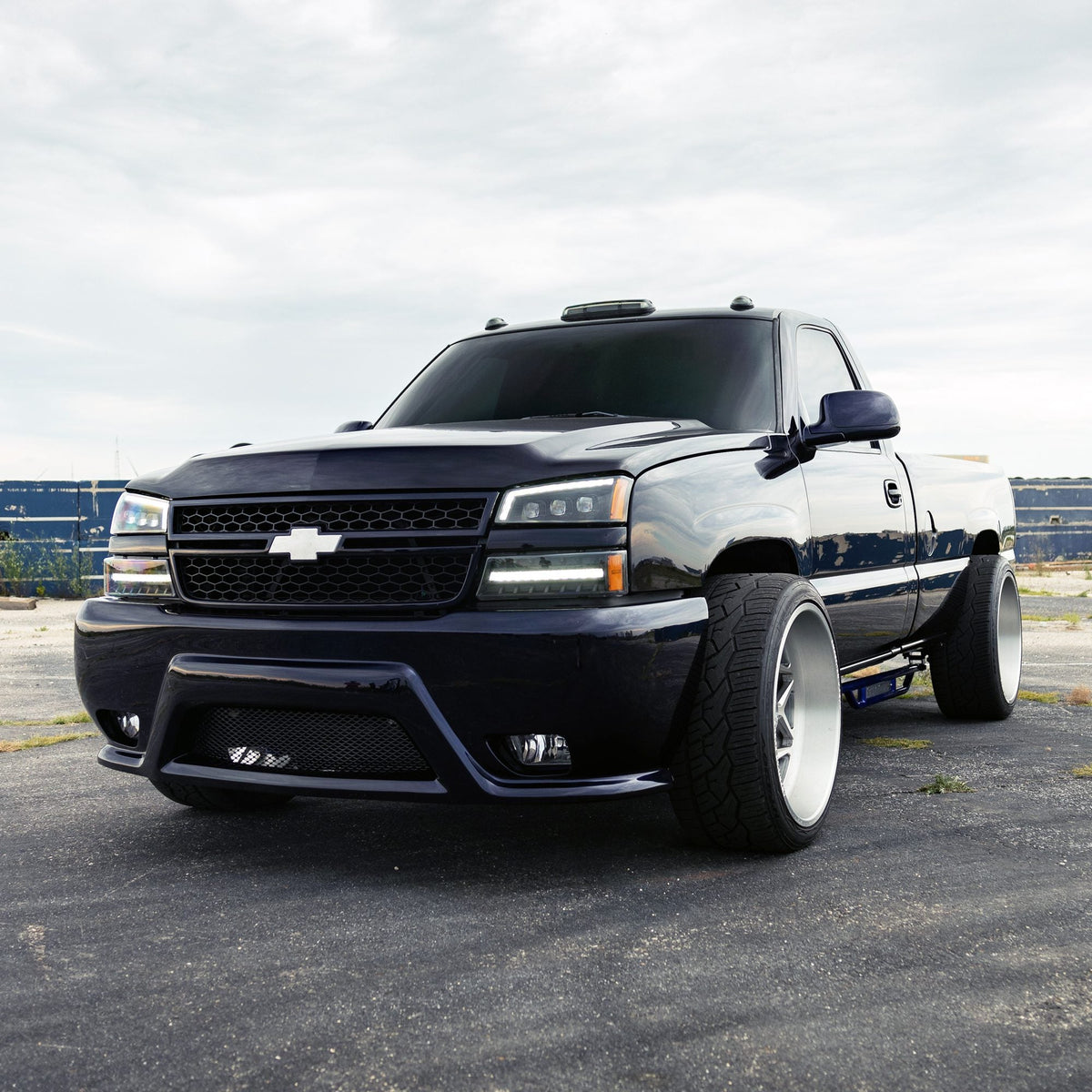 AlphaRex 03-06 Chevrolet Silverado/02-06 Avalanche (without body cladding) NOVA-Series LED Projector Headlights Black