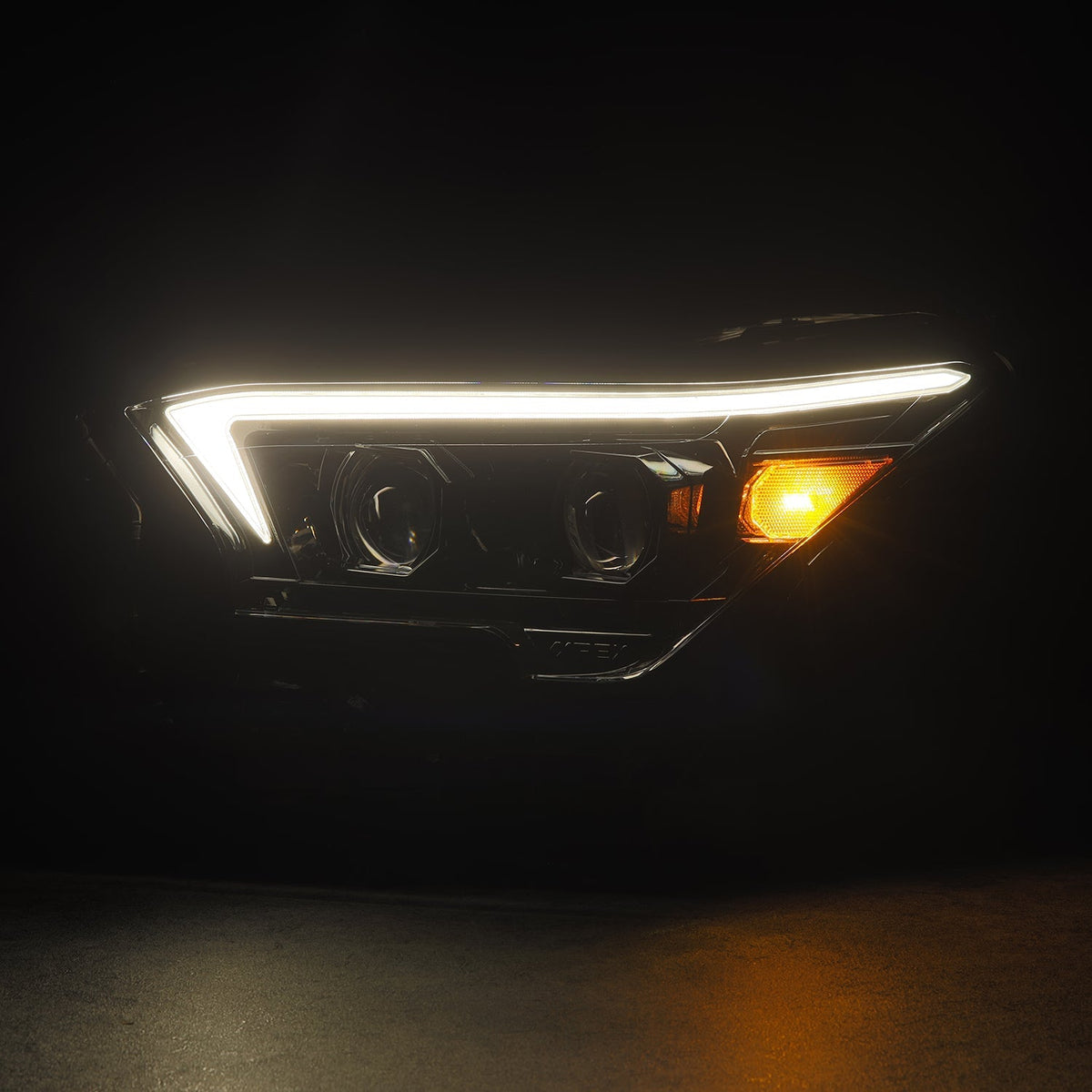 AlphaRex 24-26 Toyota Tacoma / 25-26 4Runner OG-Style LUXX-Series LED Projector Headlights Black